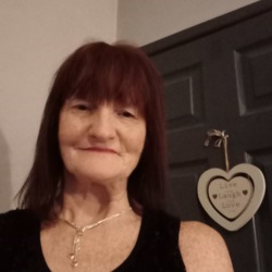 Lorraineduncan is looking for singles for a date