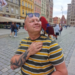 Grzegorz is looking for singles for a date